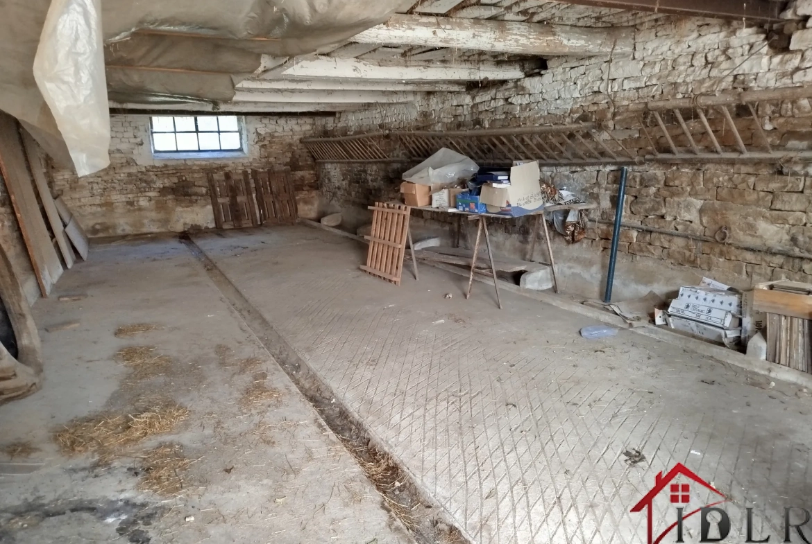 Corps de ferme habitable à Saint Brolingt le Bois près de Chalindrey 