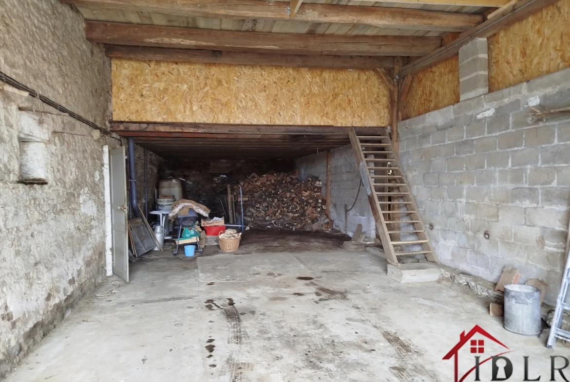 Corps de ferme habitable à Saint Brolingt le Bois près de Chalindrey 