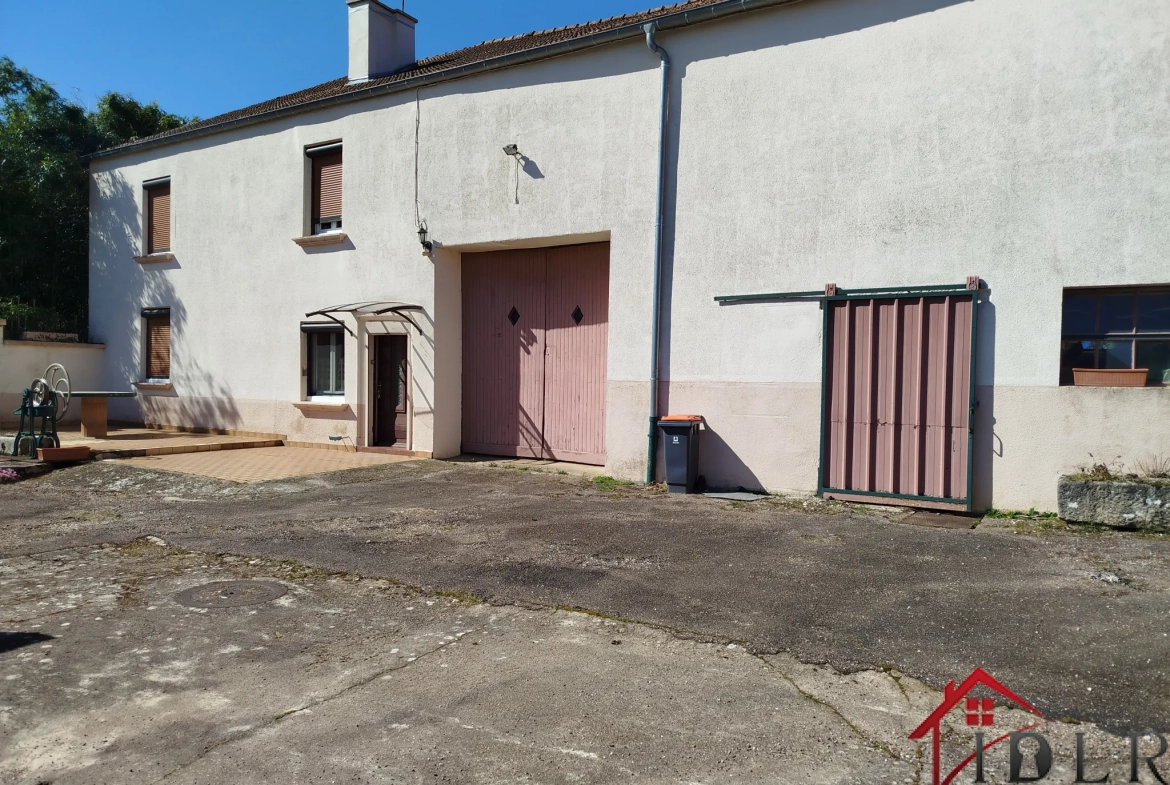 Corps de ferme habitable à Saint Brolingt le Bois près de Chalindrey 