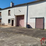 Corps de ferme habitable à Saint Broingt le Bois 52190 avec dépendances et terrain