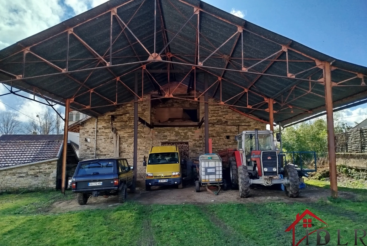 Corps de ferme habitable à Saint Brolingt le Bois près de Chalindrey 