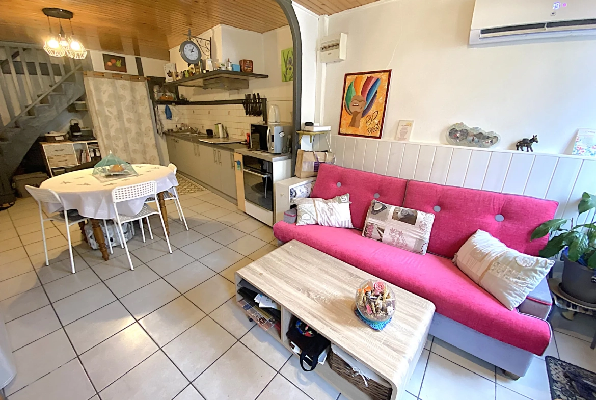 Maison de 77,5 m² en centre-ville de La Réole avec cour et potentiel d'aménagement 