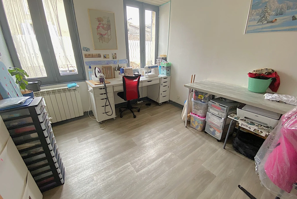 Maison de 77,5 m² en centre-ville de La Réole avec cour et potentiel d'aménagement 