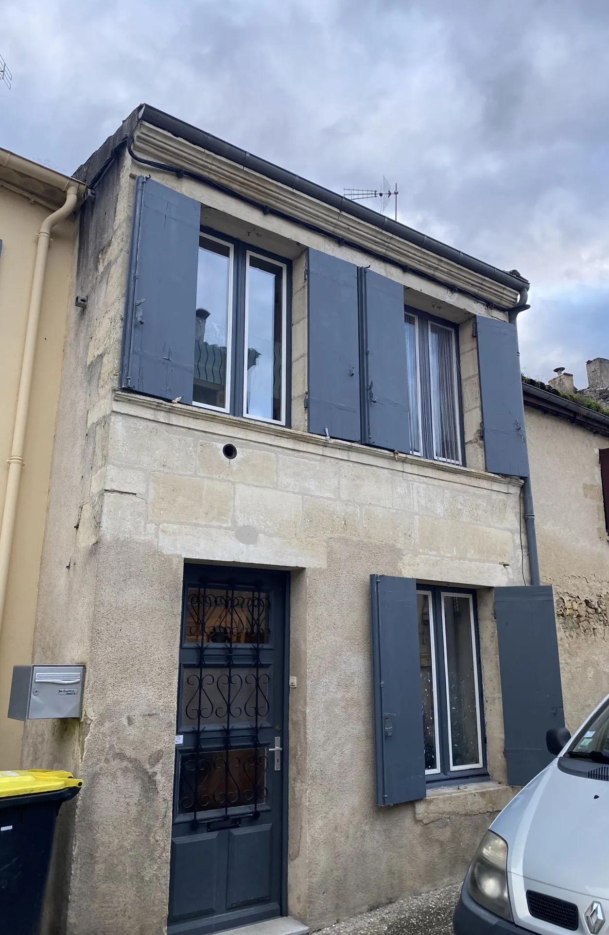 Maison de 77,5 m² en centre-ville de La Réole avec cour et potentiel d'aménagement 