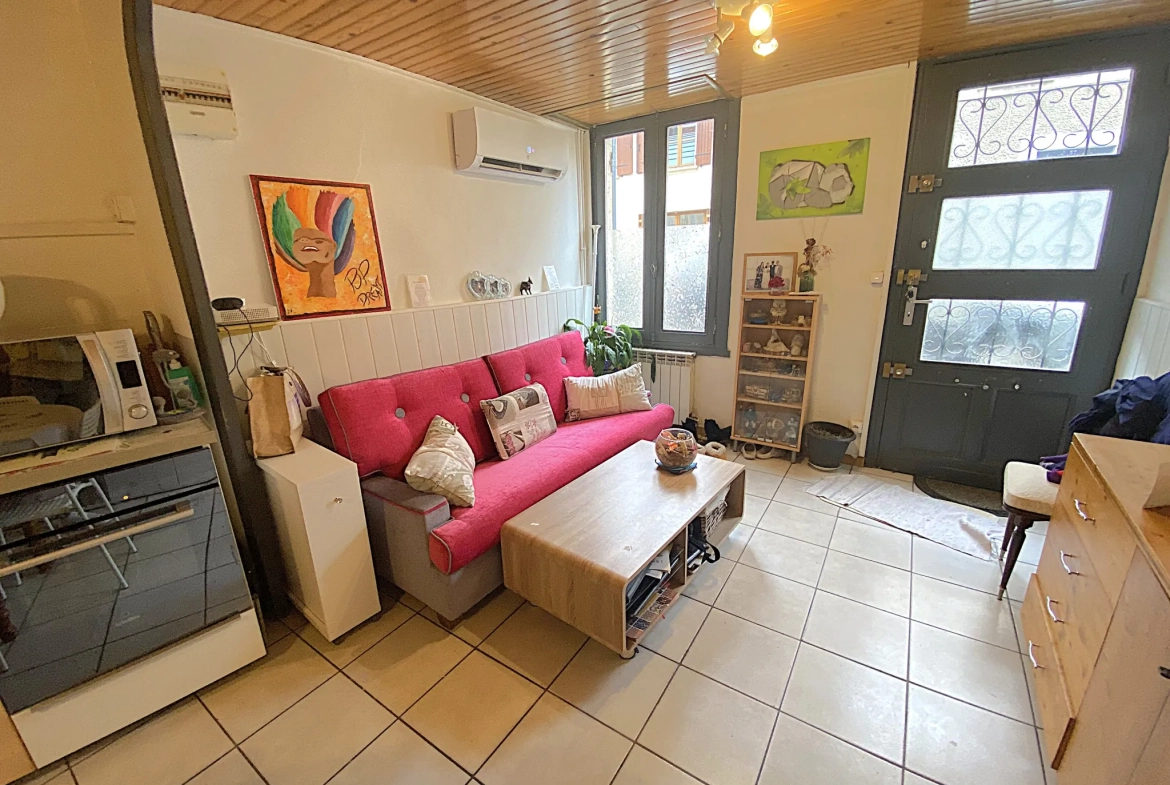 Maison de 77,5 m² en centre-ville de La Réole avec cour et potentiel d'aménagement 