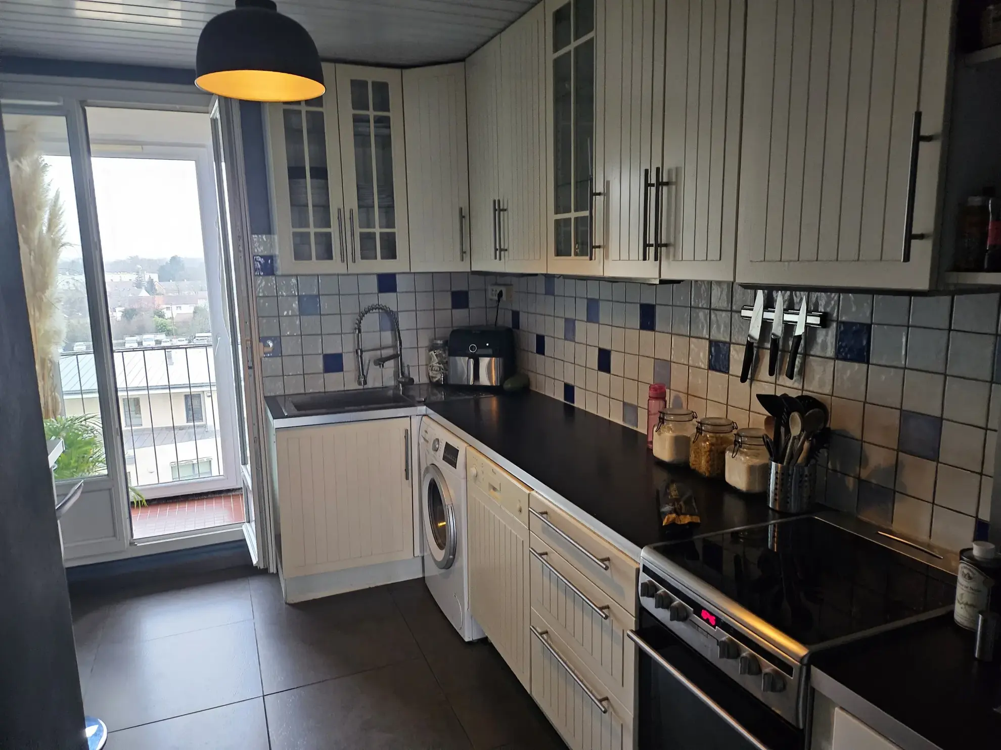 Appartement 4 pièces à Trappes, 70 m² avec balcon et parking en centre-ville 