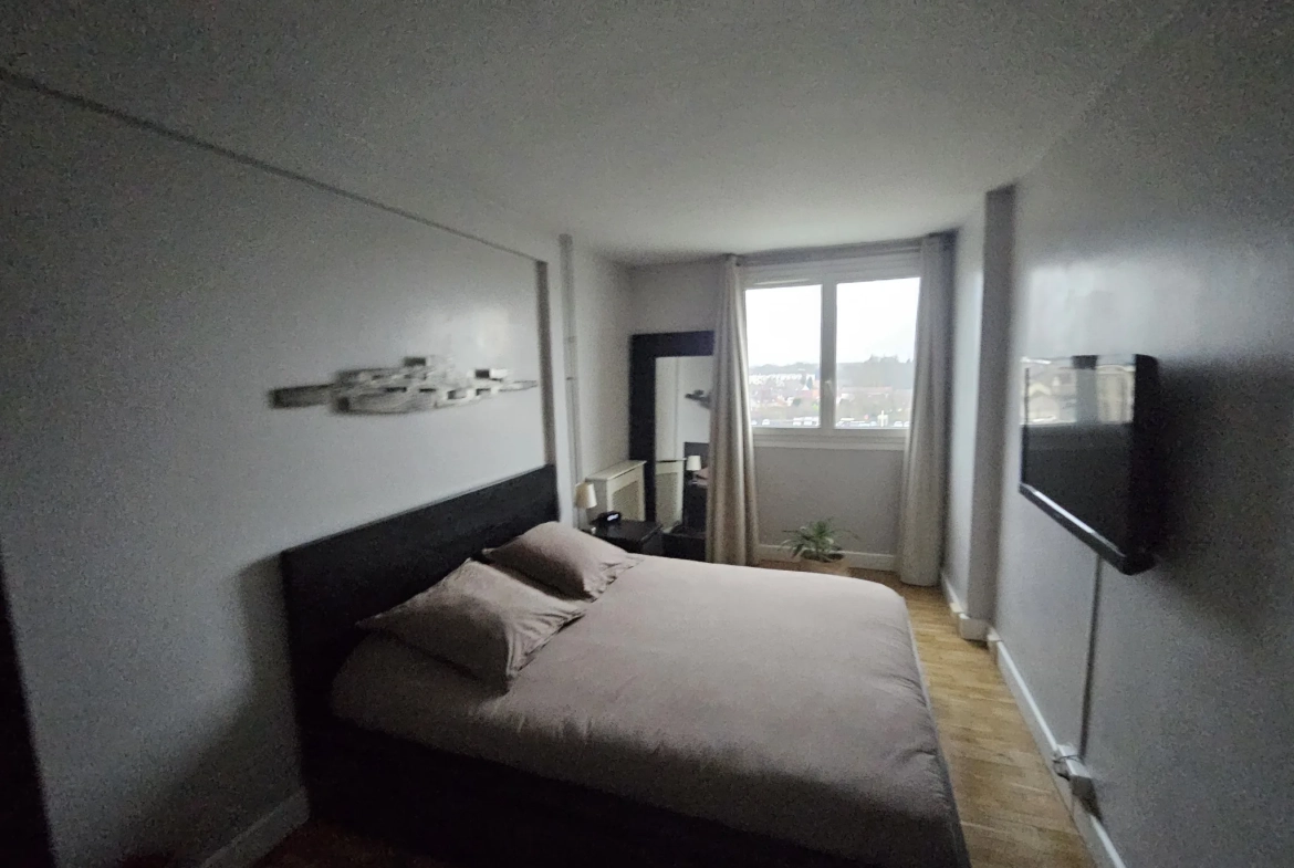 Appartement 4 pièces à Trappes, 70 m² avec balcon et parking en centre-ville 