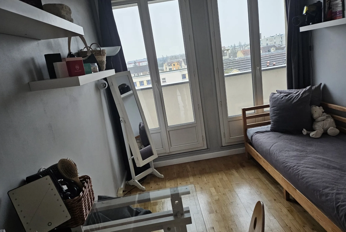 Appartement 4 pièces à Trappes, 70 m² avec balcon et parking en centre-ville 