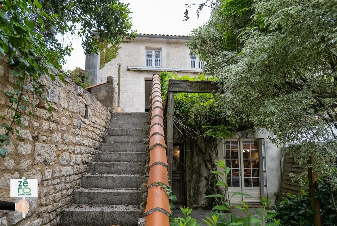 À vendre ensemble immobilier mixte à Luçon - Local commercial et appartement duplex 