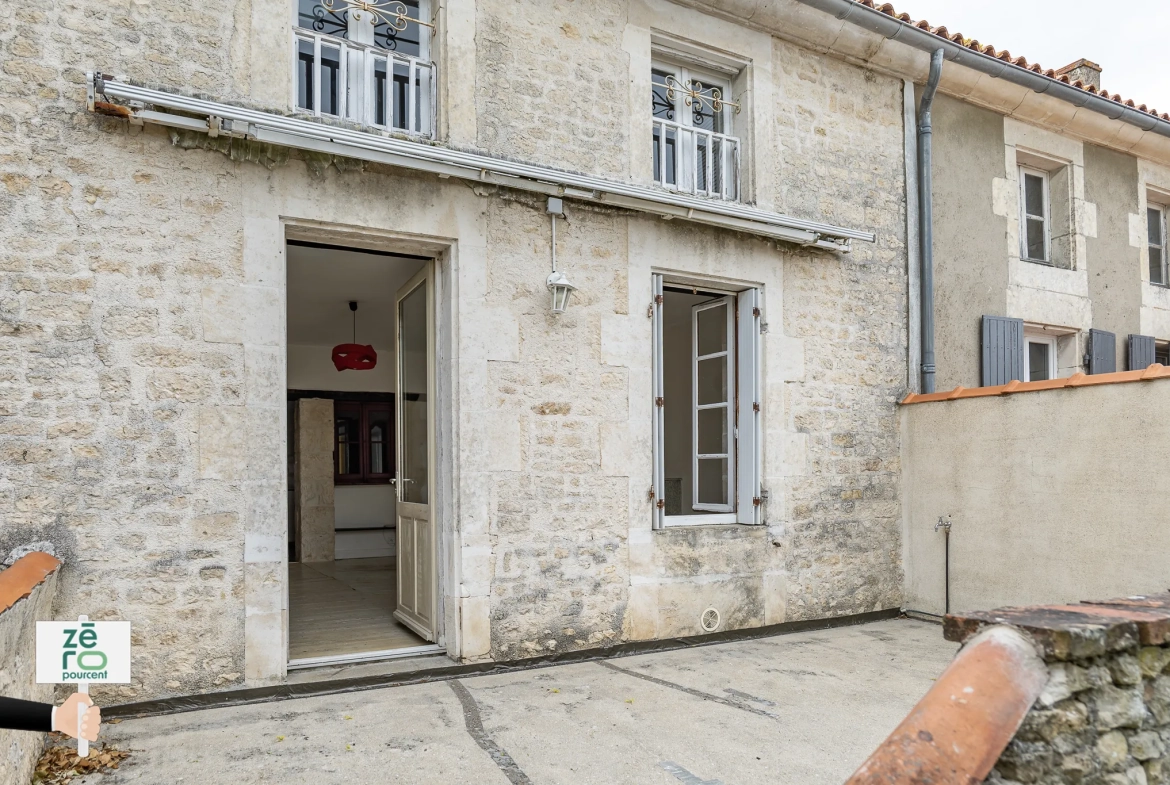 À vendre ensemble immobilier mixte à Luçon - Local commercial et appartement duplex 