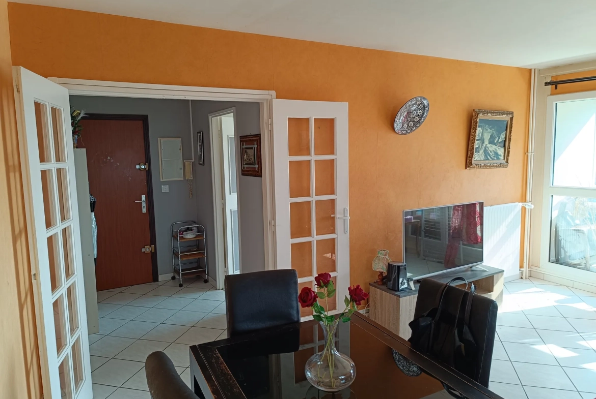 Appartement 4 pièces à Plaisir de 82 m² avec balcon et cave 