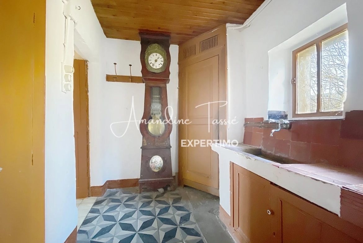 Maison de village à rénover avec garage et terrain à Labastide-Pradines 