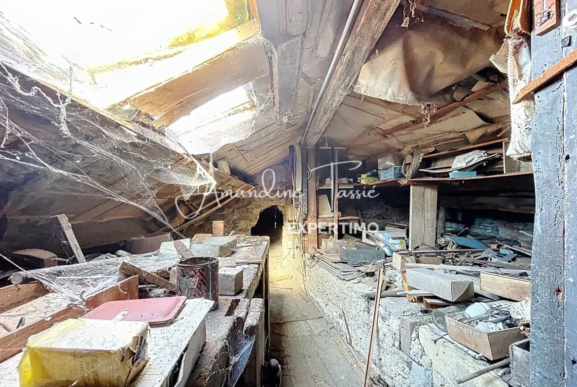Maison de village à rénover avec garage et terrain à Labastide-Pradines 