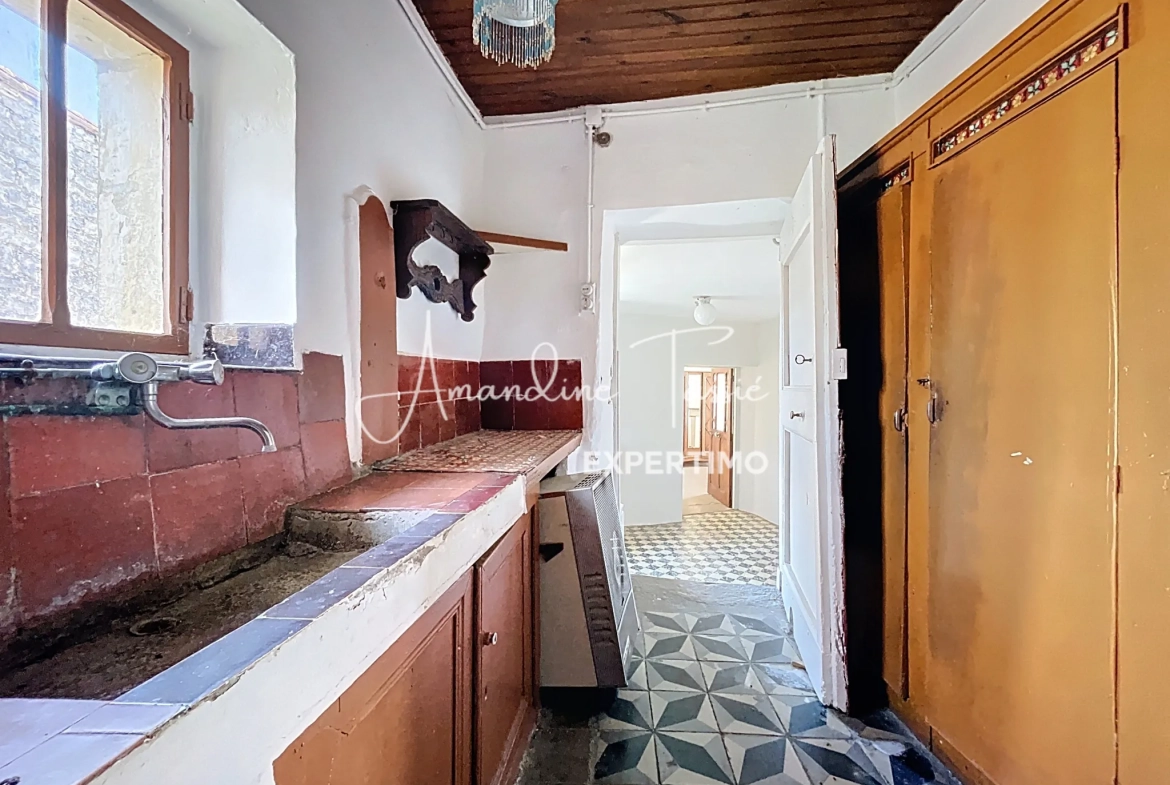 Maison de village à rénover avec garage et terrain à Labastide-Pradines 