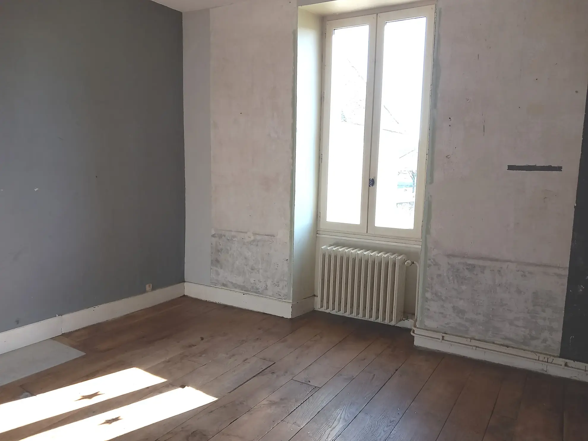 Maison indépendante avec 5 chambres sur terrain de 1964 m² à Saint Sulpice les Champs 