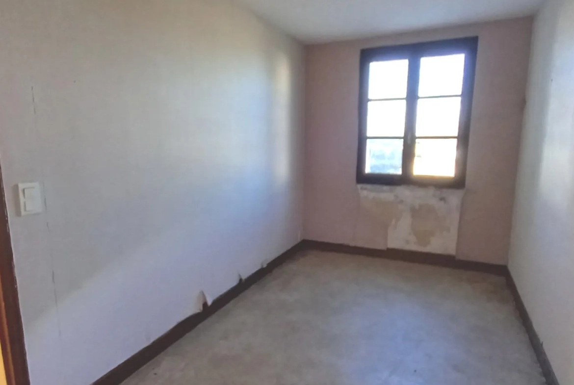 Maison indépendante avec 5 chambres sur terrain de 1964 m² à Saint Sulpice les Champs 