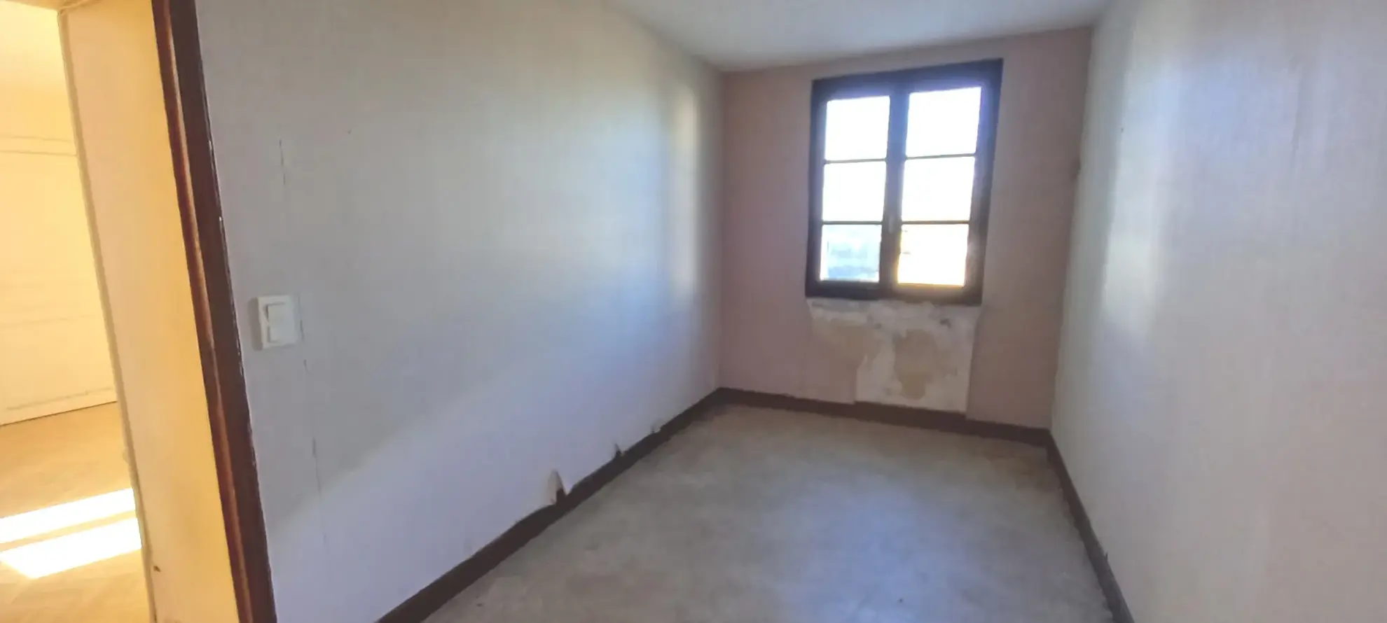 Maison indépendante avec 5 chambres sur terrain de 1964 m² à Saint Sulpice les Champs 