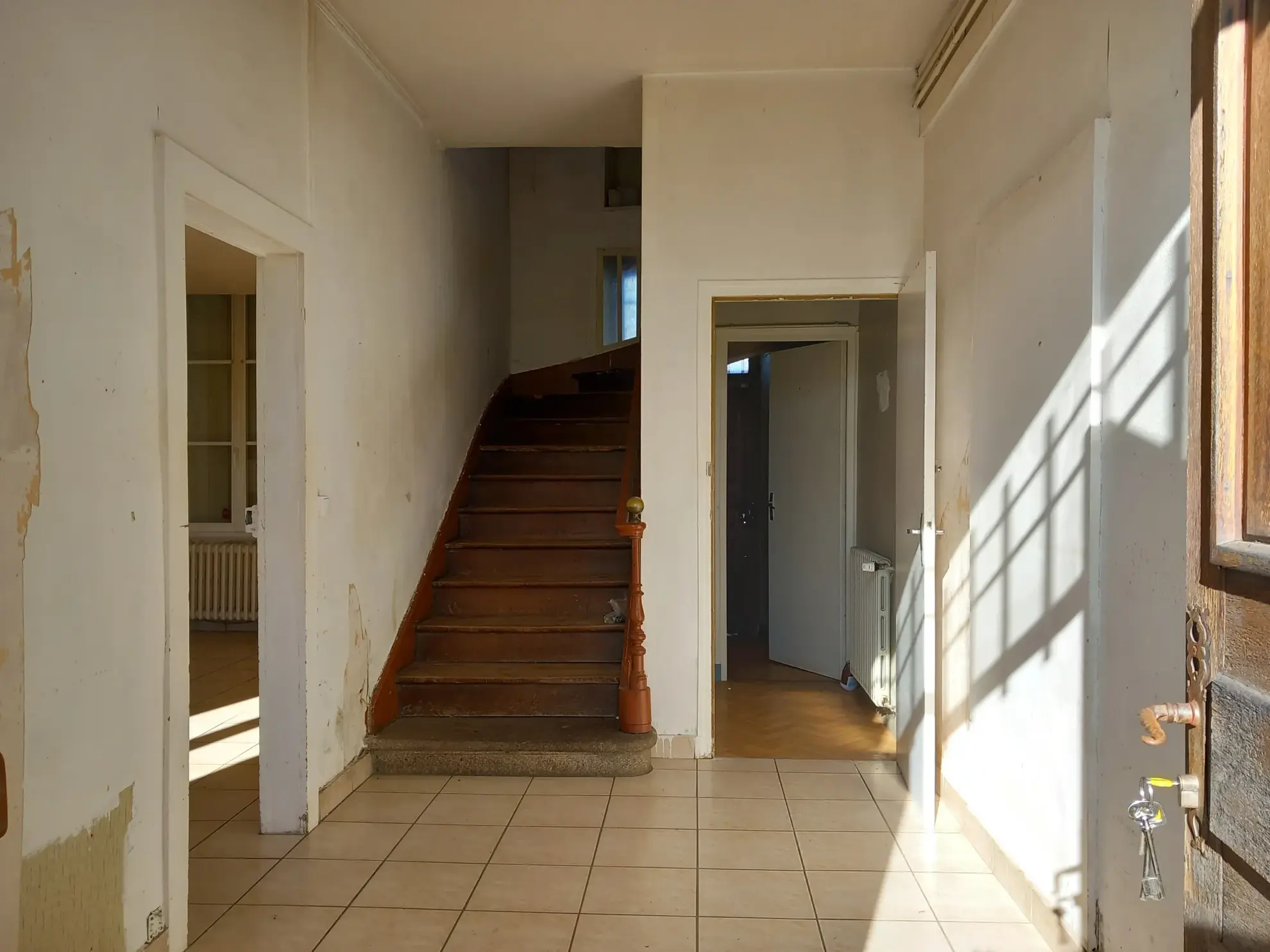 Maison indépendante avec 5 chambres sur terrain de 1964 m² à Saint Sulpice les Champs 