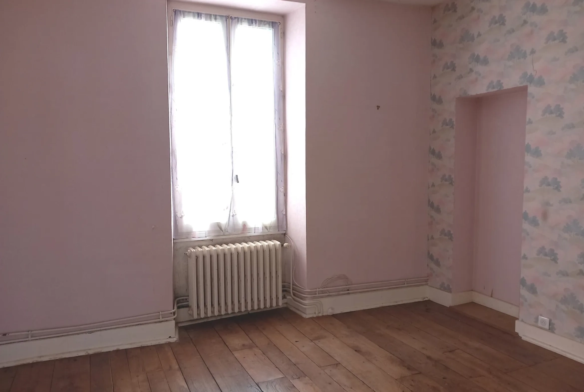 Maison indépendante avec 5 chambres sur terrain de 1964 m² à Saint Sulpice les Champs 