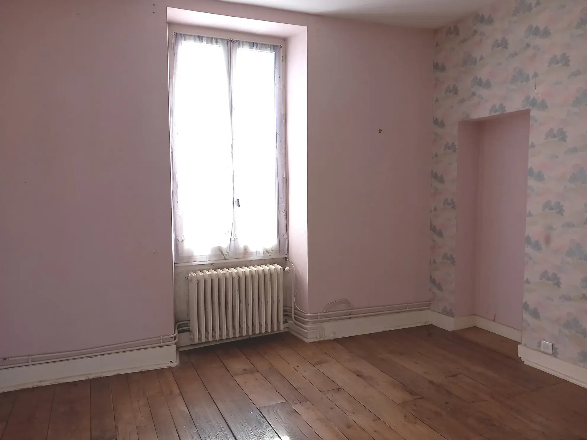 Maison indépendante avec 5 chambres sur terrain de 1964 m² à Saint Sulpice les Champs 