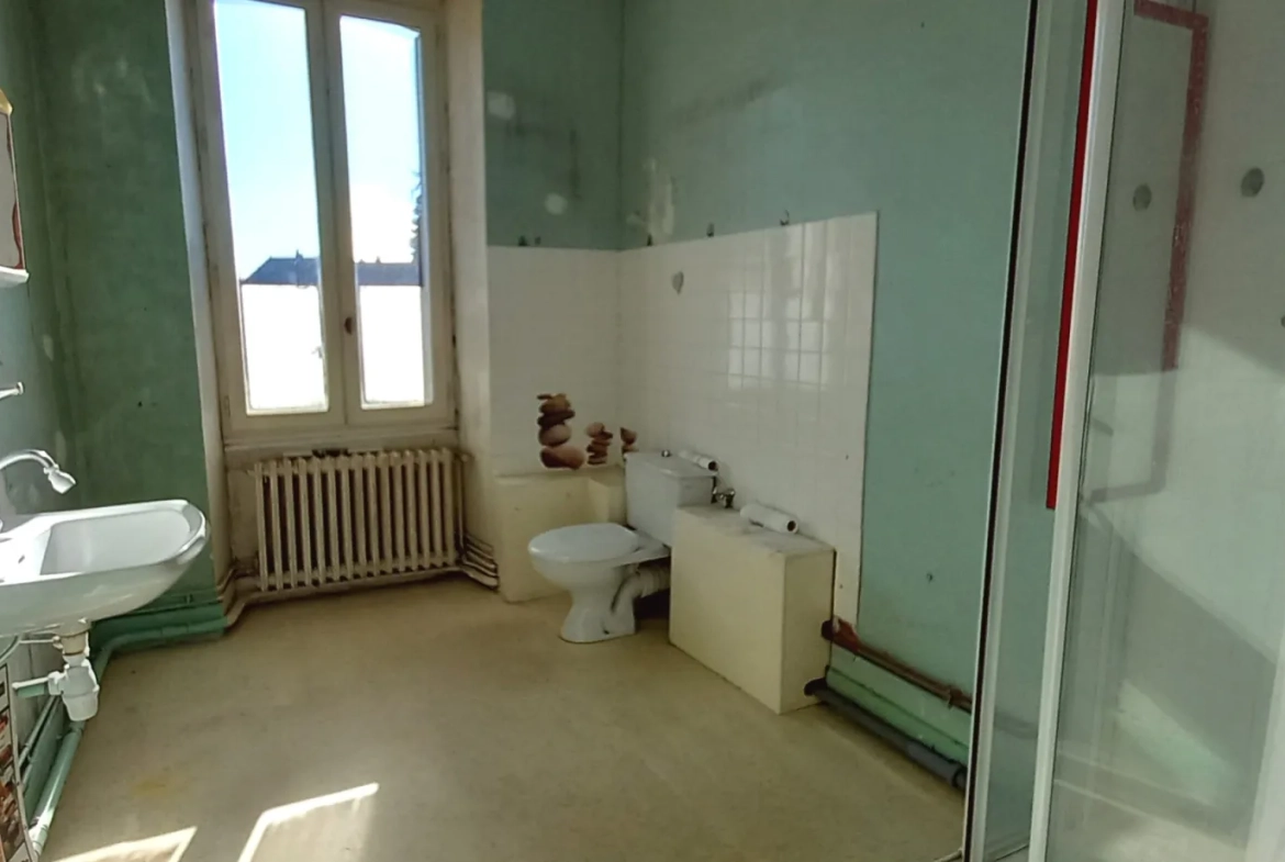 Maison indépendante avec 5 chambres sur terrain de 1964 m² à Saint Sulpice les Champs 