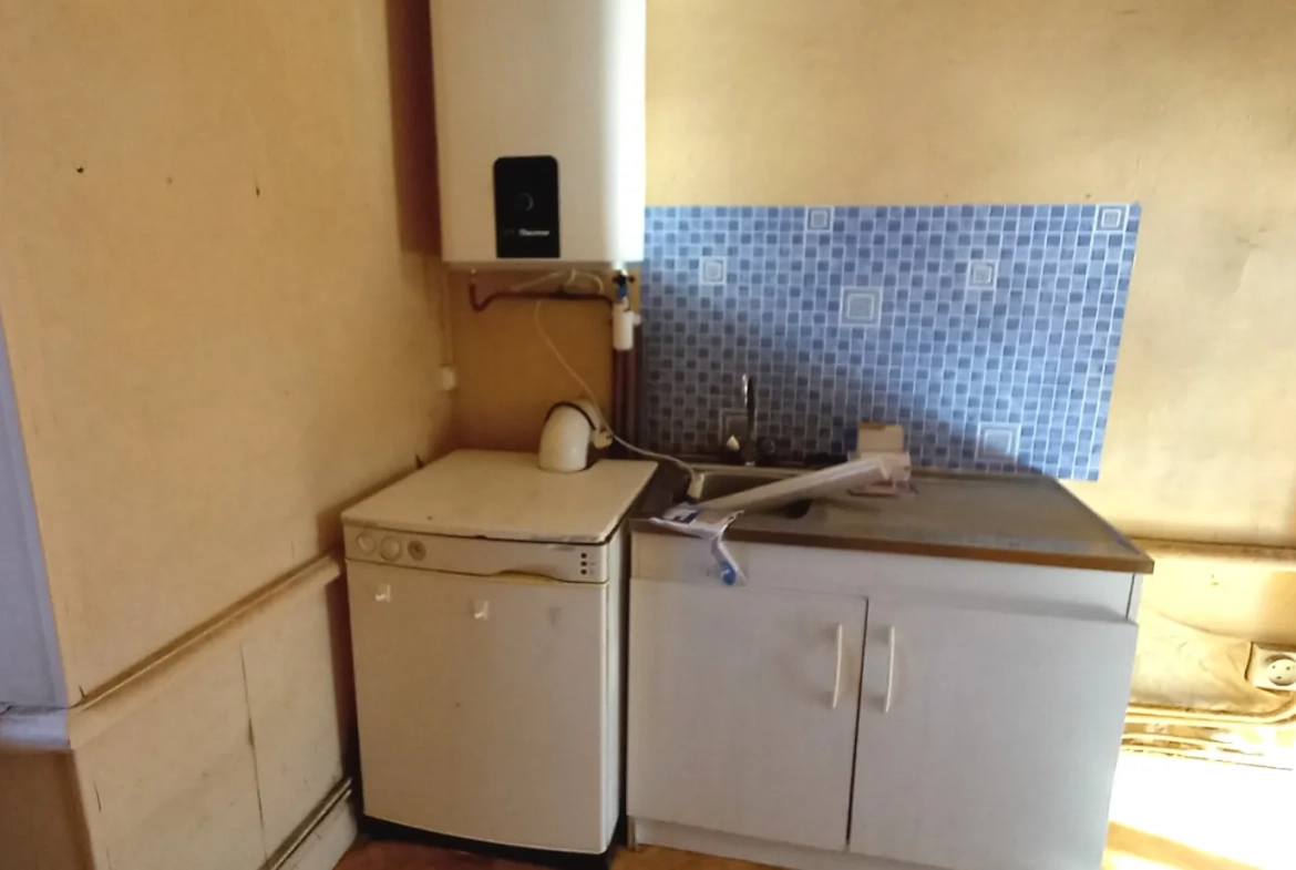 Maison indépendante avec 5 chambres sur terrain de 1964 m² à Saint Sulpice les Champs 