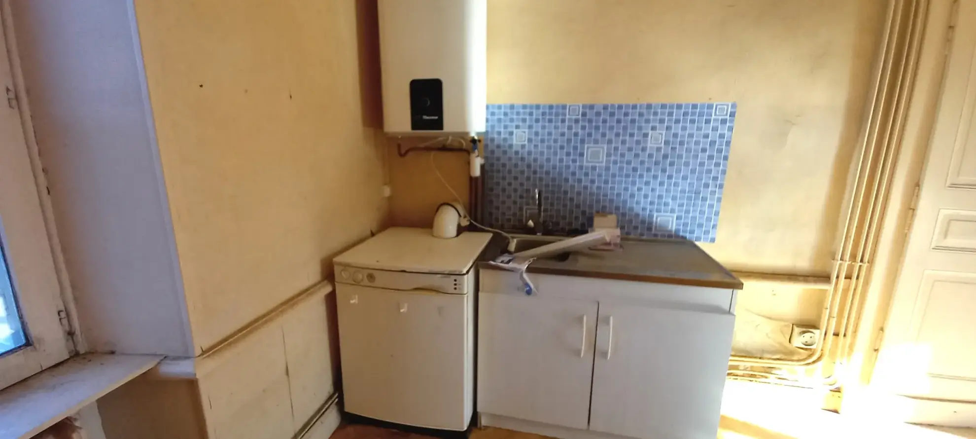 Maison indépendante avec 5 chambres sur terrain de 1964 m² à Saint Sulpice les Champs 