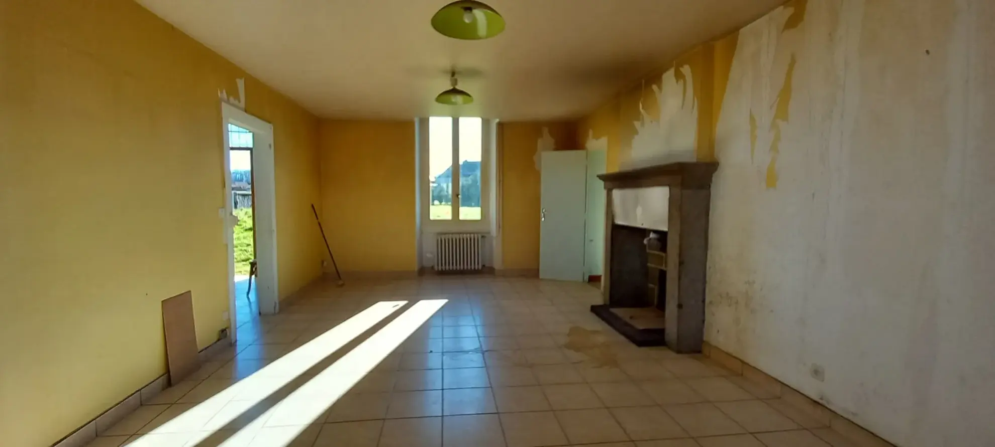 Maison indépendante avec 5 chambres sur terrain de 1964 m² à Saint Sulpice les Champs 