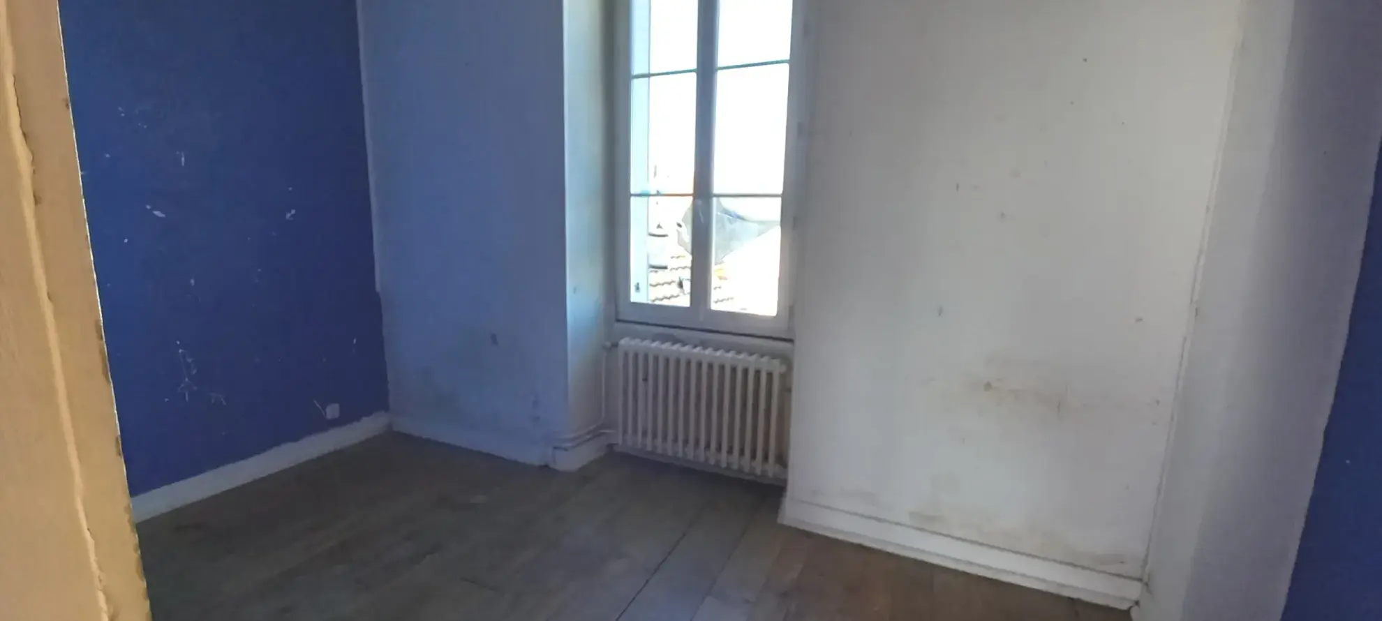 Maison indépendante avec 5 chambres sur terrain de 1964 m² à Saint Sulpice les Champs 