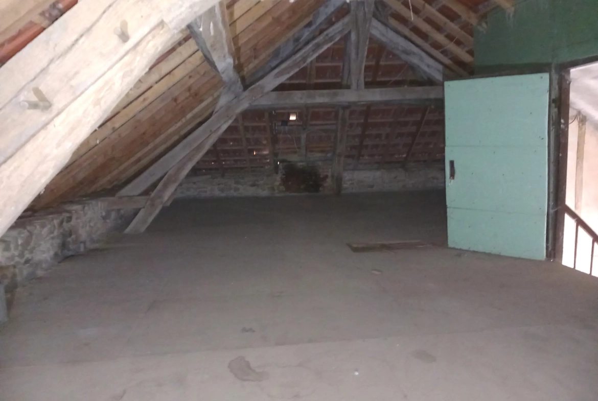 Maison indépendante avec 5 chambres sur terrain de 1964 m² à Saint Sulpice les Champs 