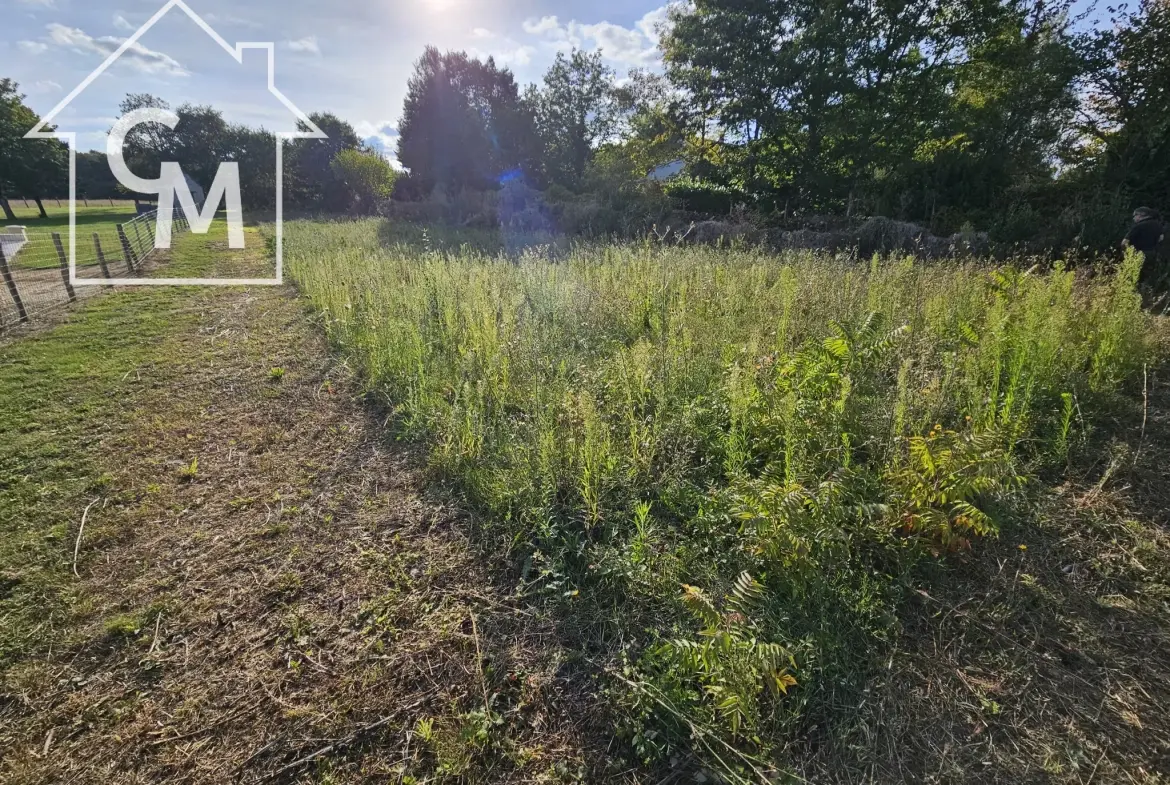 Terrain constructible de 1332 m² à Le Blanc en zone UB et A 