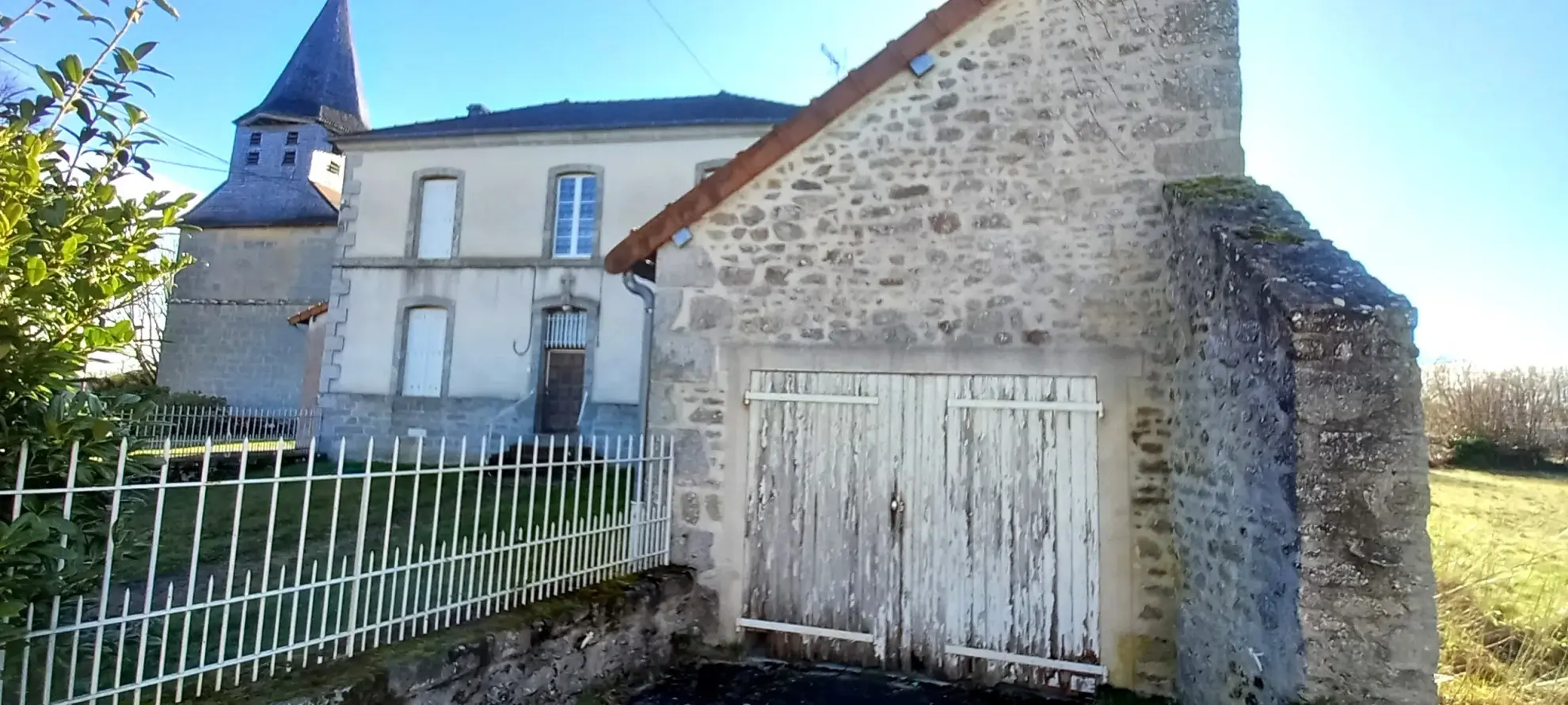 Maison indépendante avec 5 chambres sur terrain de 1964 m² à Saint Sulpice les Champs 