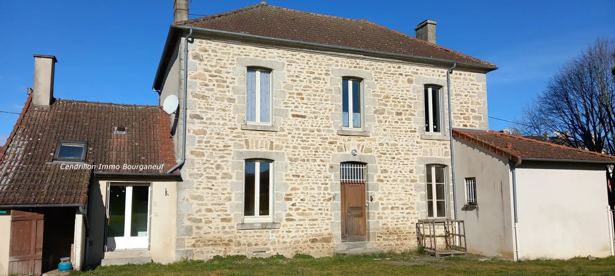 Maison indépendante avec 5 chambres sur terrain de 1964 m² à Saint Sulpice les Champs 