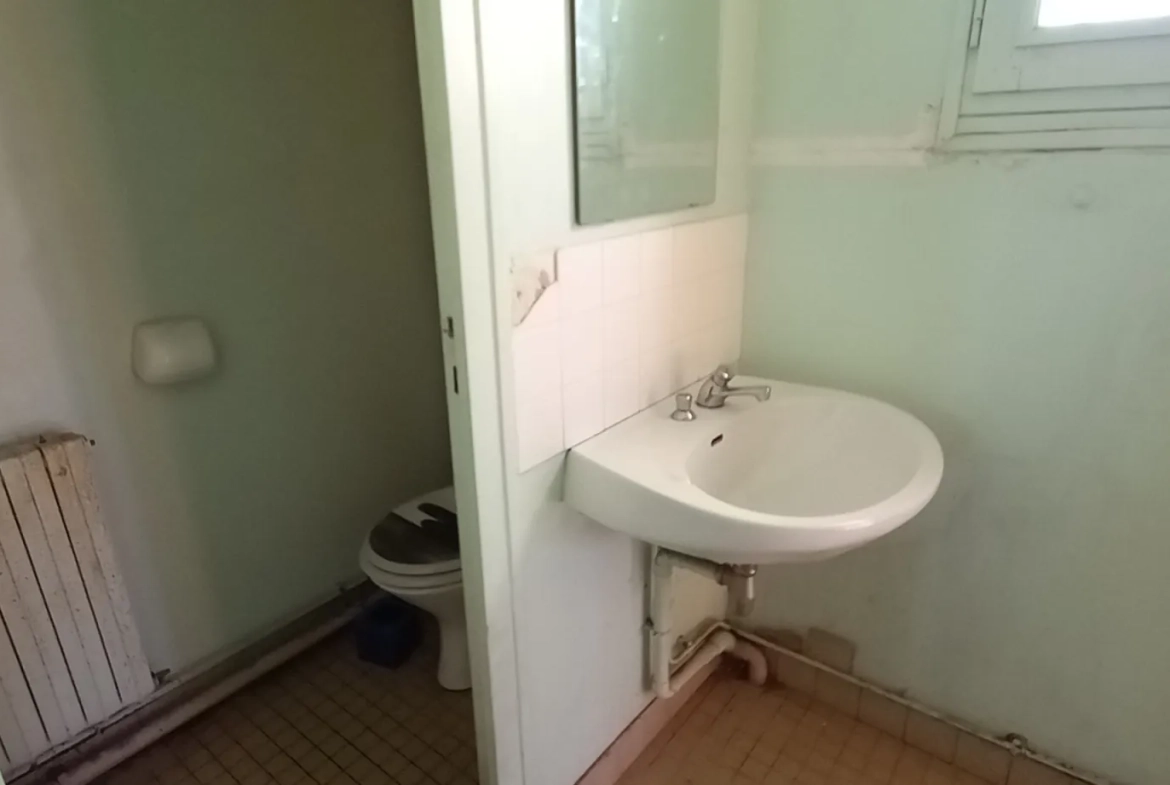 Maison indépendante avec 5 chambres sur terrain de 1964 m² à Saint Sulpice les Champs 