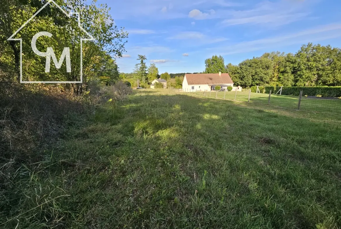 Terrain constructible de 1332 m² à Le Blanc en zone UB et A 