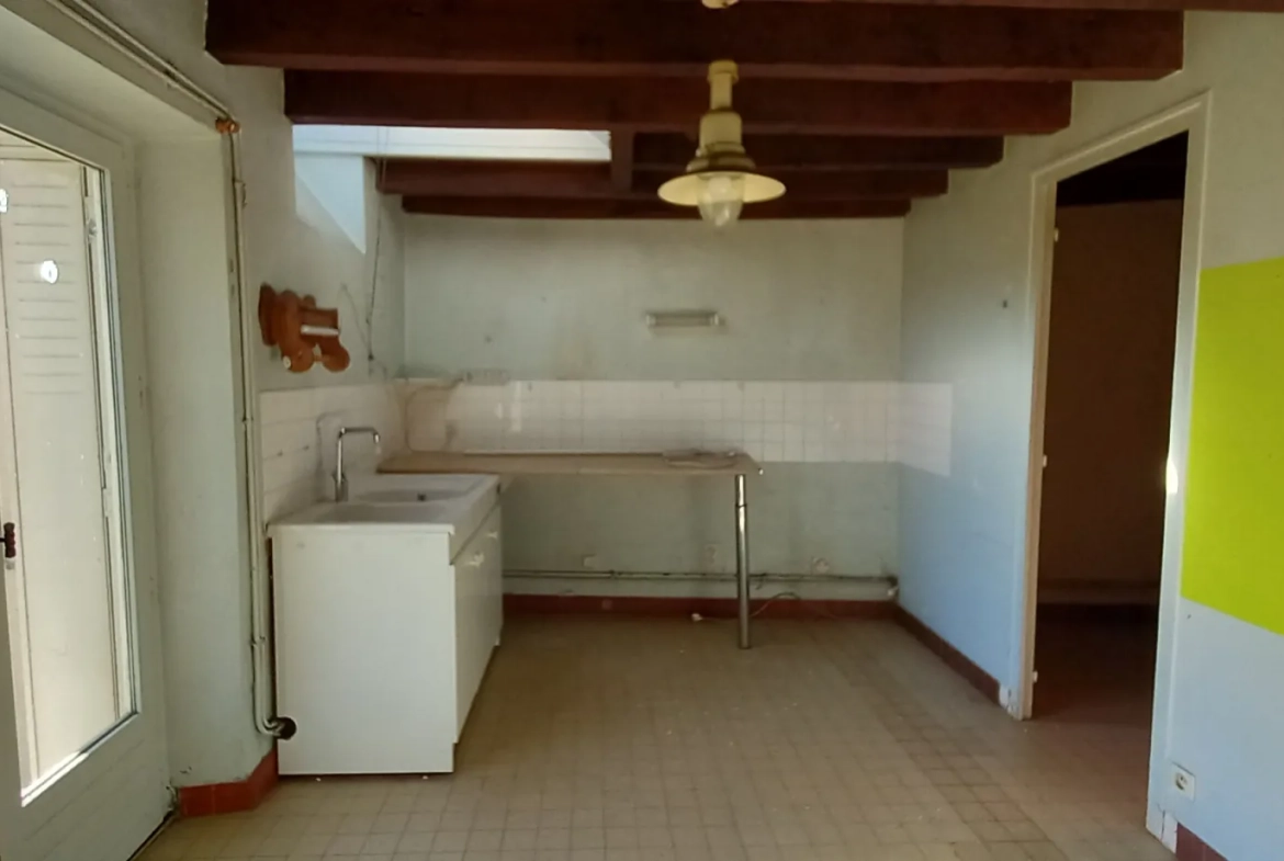 Maison indépendante avec 5 chambres sur terrain de 1964 m² à Saint Sulpice les Champs 