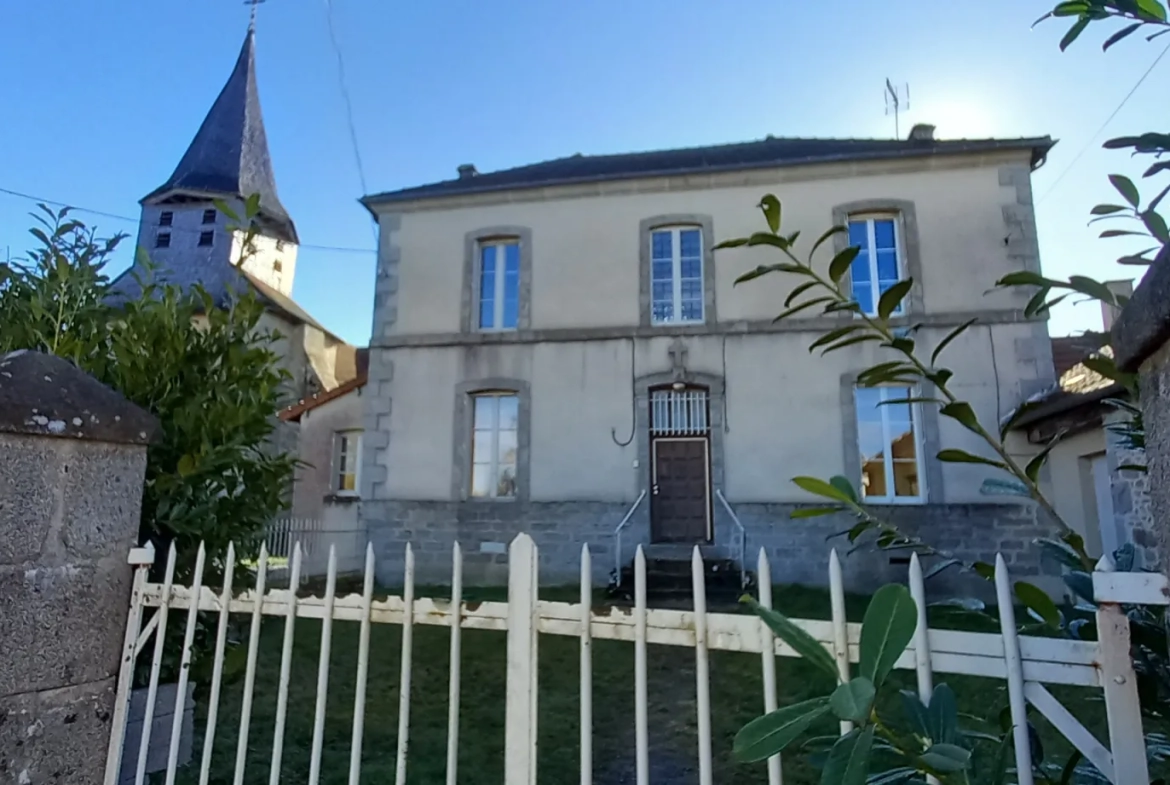 Maison indépendante avec 5 chambres sur terrain de 1964 m² à Saint Sulpice les Champs 