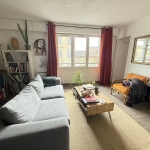 Appartement T2 à Bordeaux avec grand balcon et parking, proche des Capucins