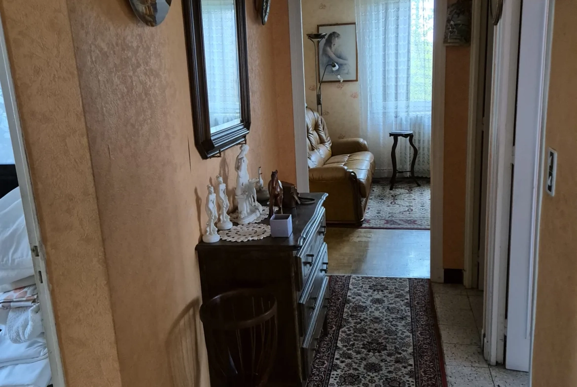 Maison familiale à rénover à Saint-Dizier – 87m² avec jardin 