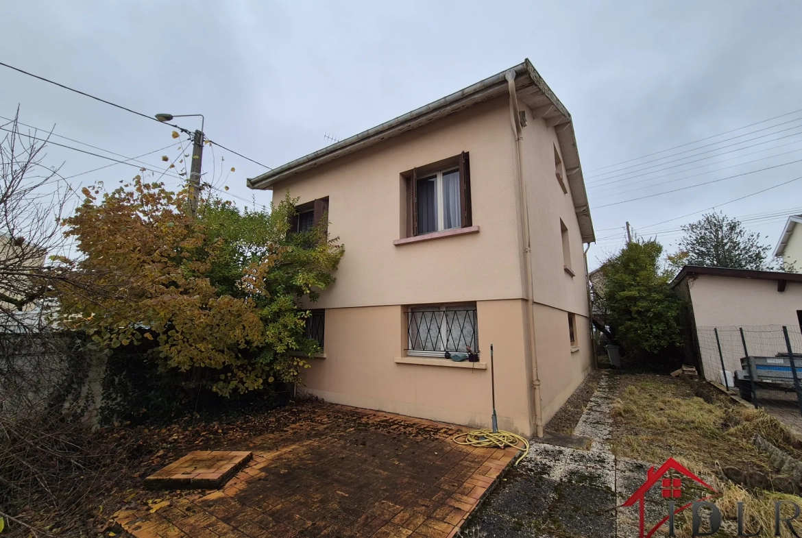 Maison familiale à rénover à Saint-Dizier – 87m² avec jardin 