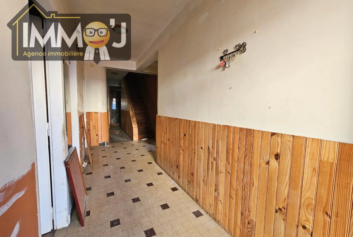 Immeuble à Neuves-Maisons avec 8 pièces, jardin, garage et potentiel d’aménagement 