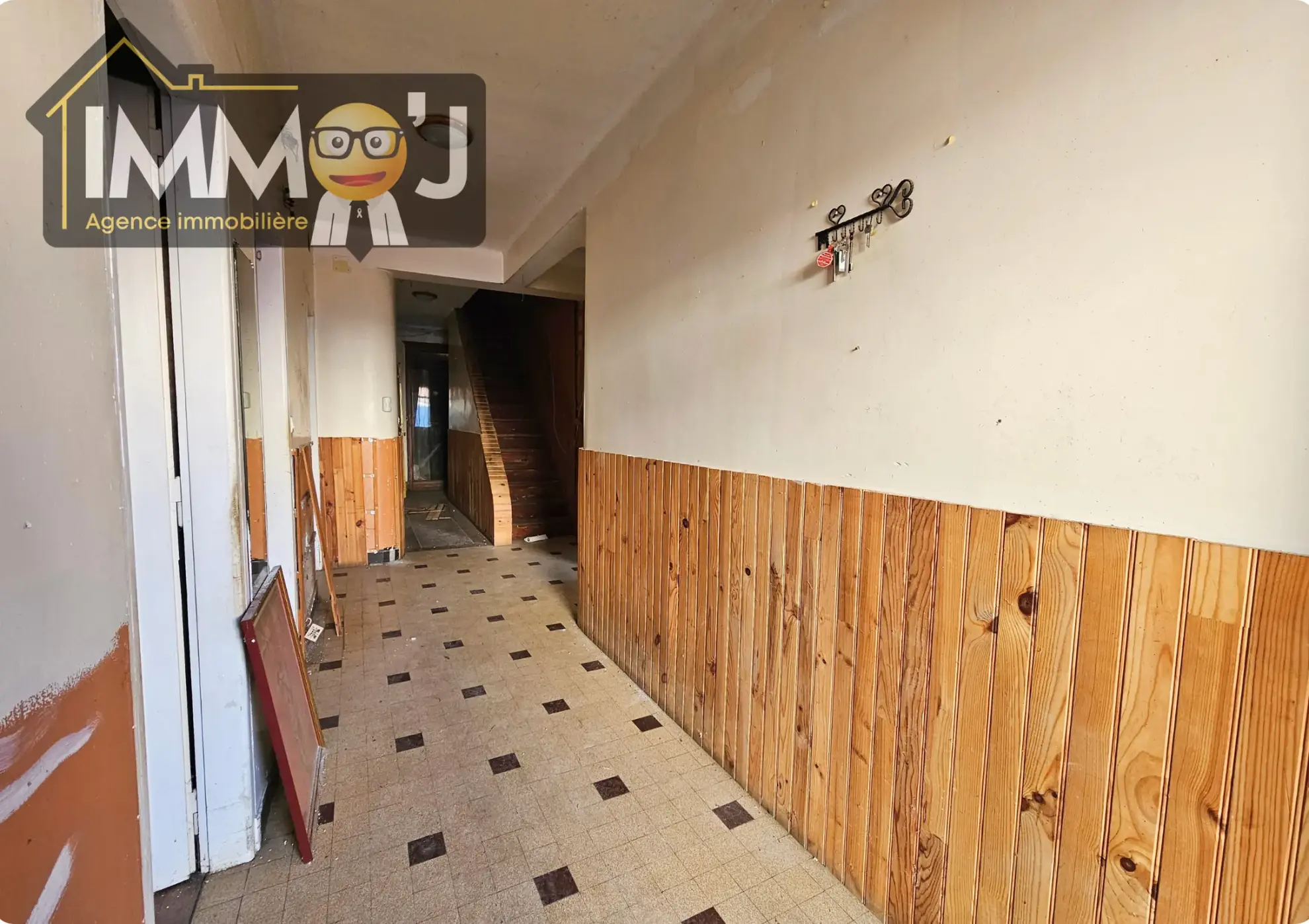 Immeuble à Neuves-Maisons avec 8 pièces, jardin, garage et potentiel d’aménagement 
