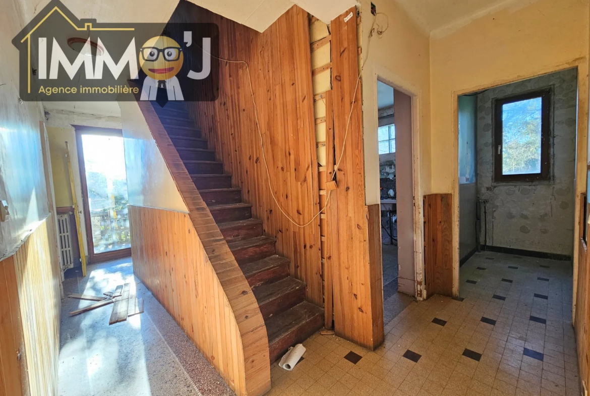 Immeuble à Neuves-Maisons avec 8 pièces, jardin, garage et potentiel d’aménagement 