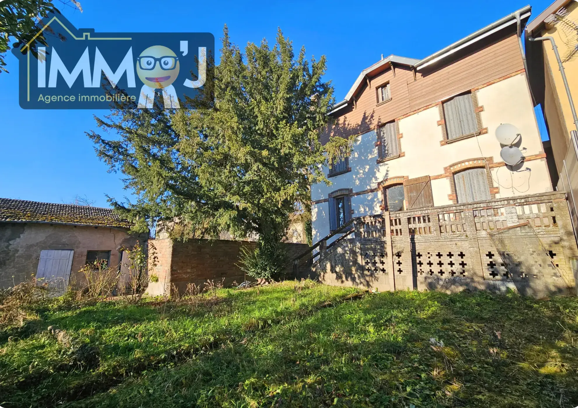 Immeuble à Neuves-Maisons avec 8 pièces, jardin, garage et potentiel d’aménagement 