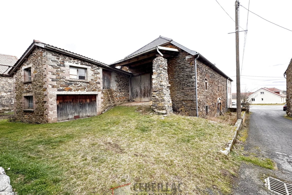 Corps de ferme à rénover à Lastic - 454 m² de terrain, potentiel immobilier 