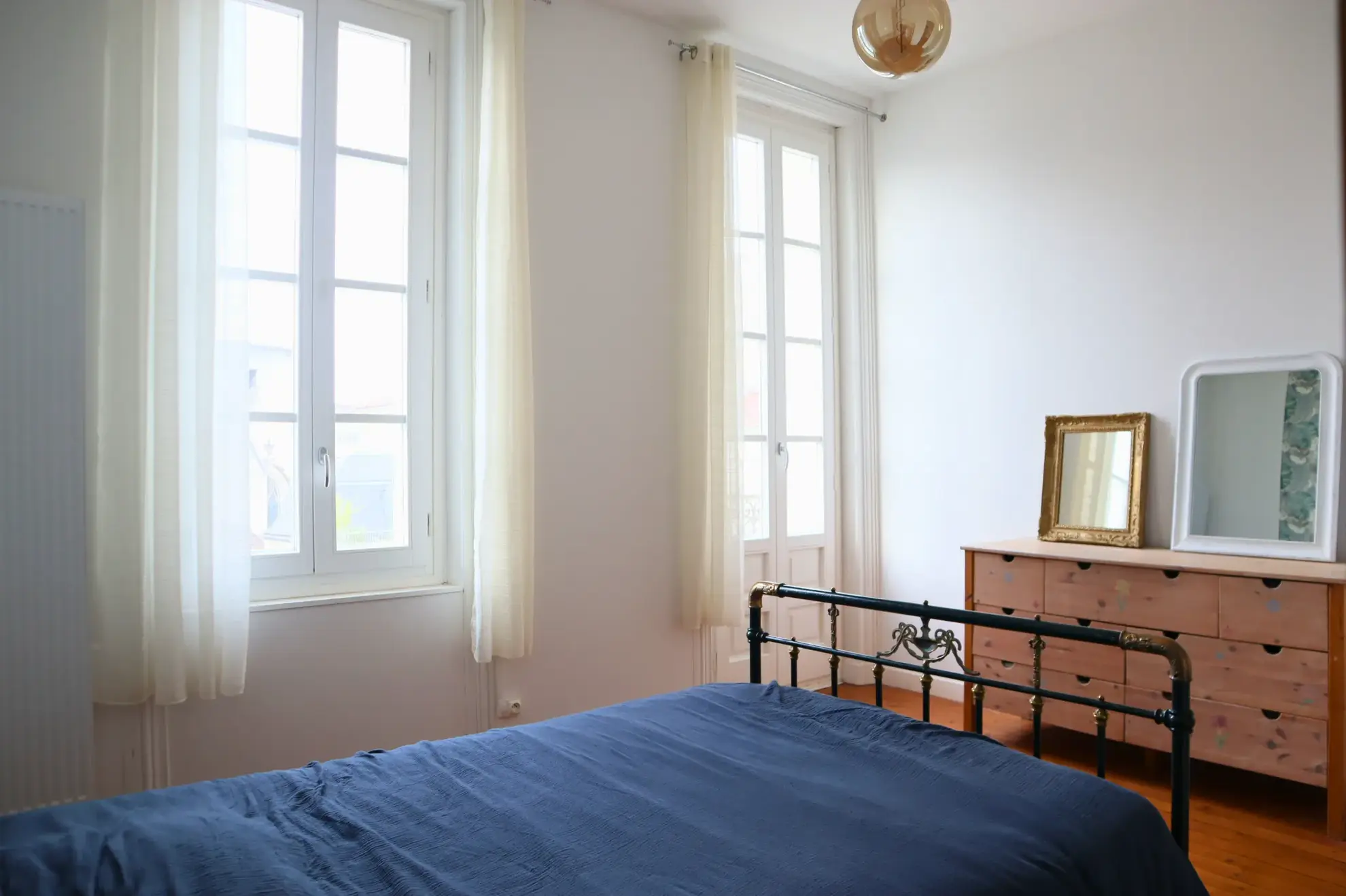 Maison de ville à Cognac avec 4 chambres, cour et cave 