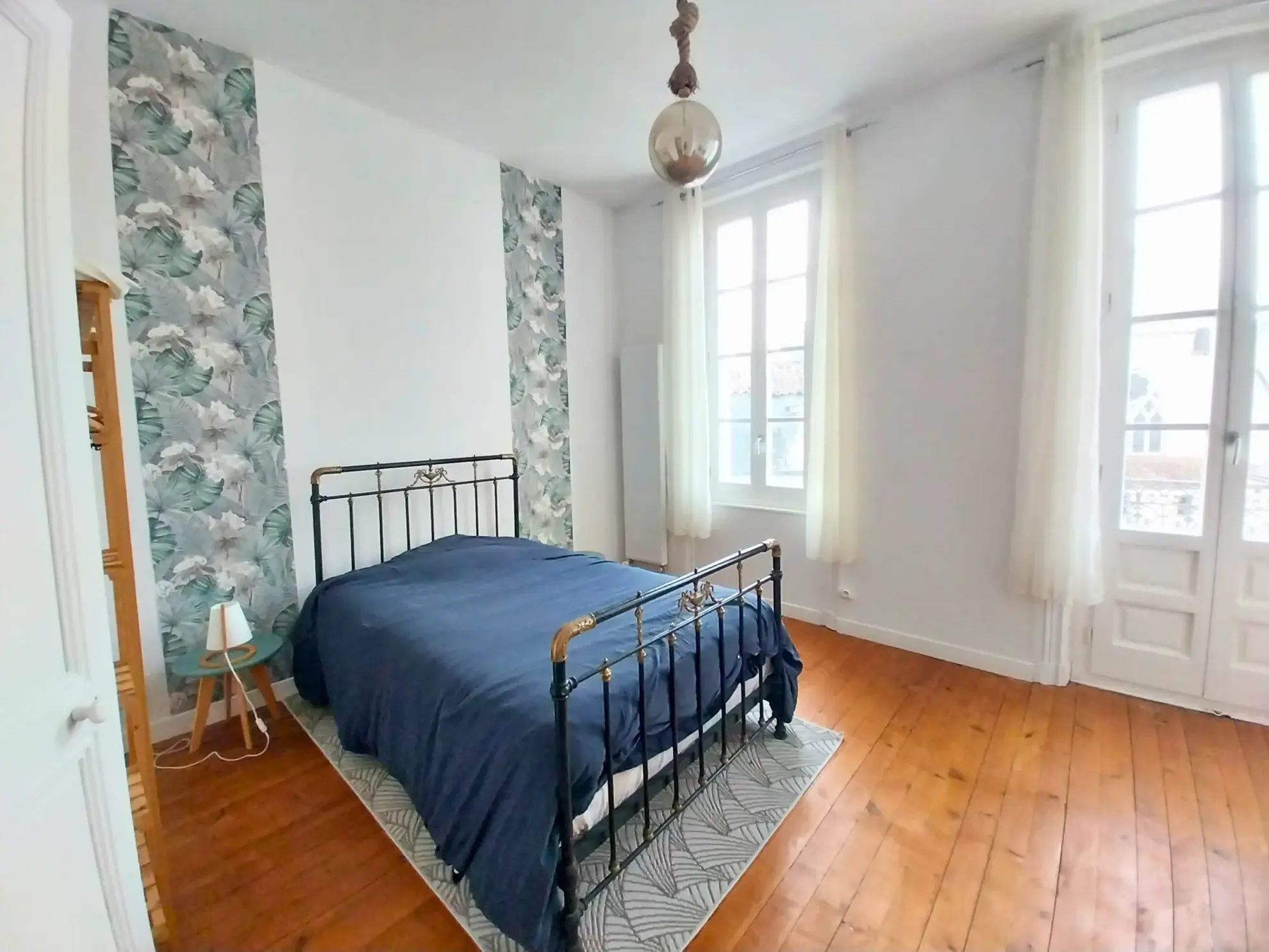 Maison de ville à Cognac avec 4 chambres, cour et cave 