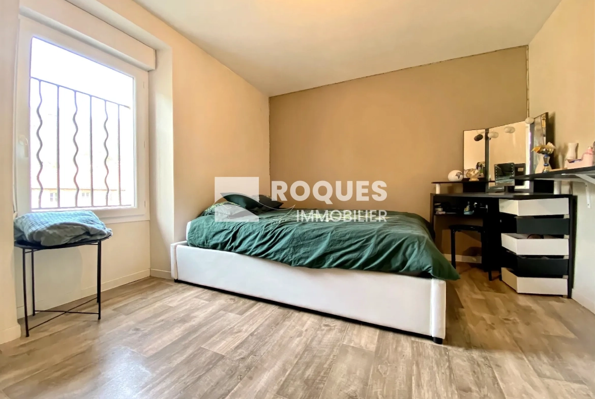 Charmante maison de ville rénovée de 112 m² à St Affrique avec garage et terrasse 