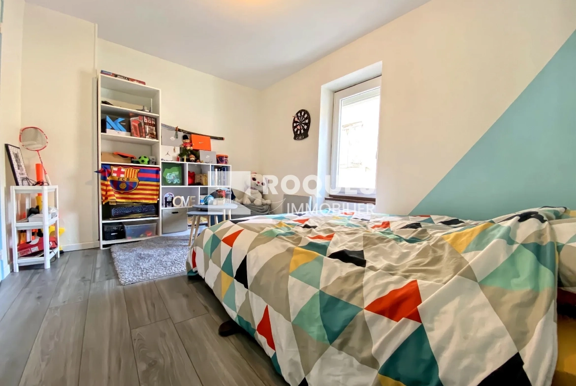 Charmante maison de ville rénovée de 112 m² à St Affrique avec garage et terrasse 