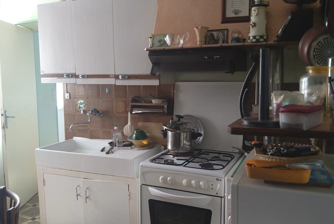 Maison de 50 m² à Ravigny avec garage et terrain clos 